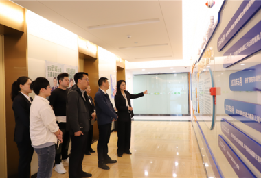 貴陽(yáng)產(chǎn)控集團(tuán)黨委委員、副總經(jīng)理唐建到貴州陽(yáng)光產(chǎn)權(quán)交易所調(diào)研座談